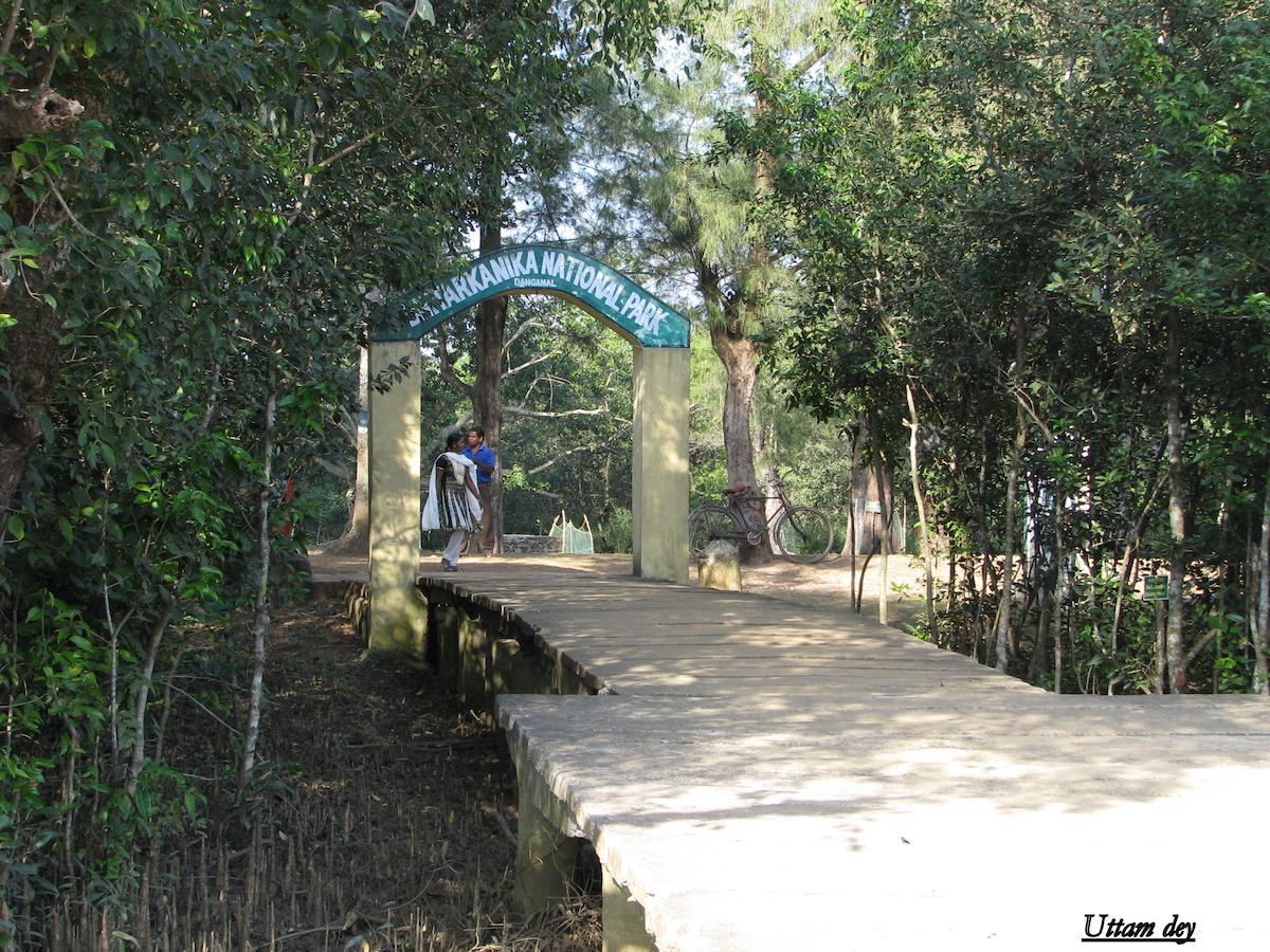 Estuarine Village Resort Satabhaya ภายนอก รูปภาพ
