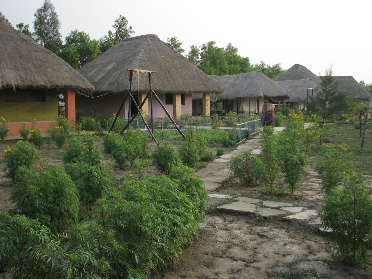 Estuarine Village Resort Satabhaya ภายนอก รูปภาพ