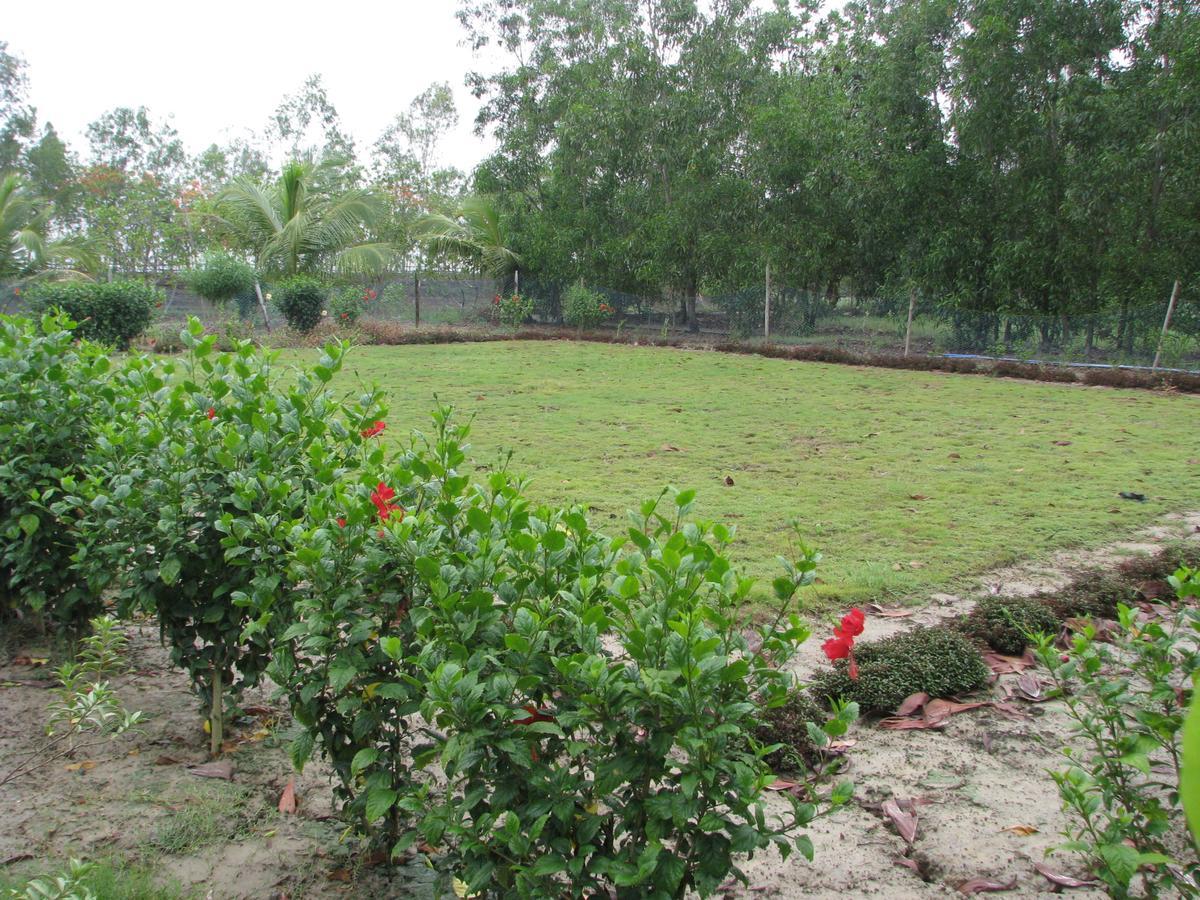 Estuarine Village Resort Satabhaya ภายนอก รูปภาพ